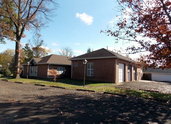 275 Yardley Ave, Levittown, PA 19054